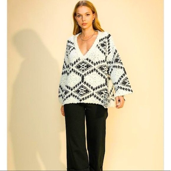 White & Black Print Popcorn V-Neck Boho Sweater - Picture 2 of 5